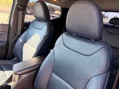 Used 2022 Chevrolet Bolt EUV Premier w/ Sun & Sound Package FWD image 11