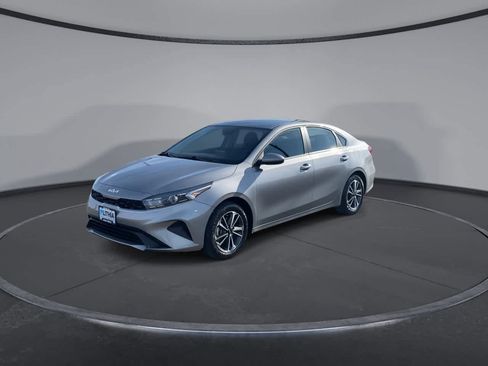 Used 2024 Kia Forte LXS image 4