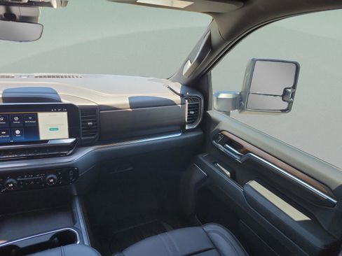 Used 2024 Chevrolet Silverado 2500 High Country w/ High Country Premium Package AWD/4WD image 9