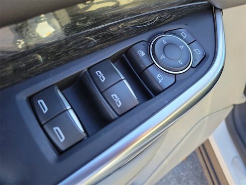 Used 2023 Cadillac XT4 Premium Luxury image 26