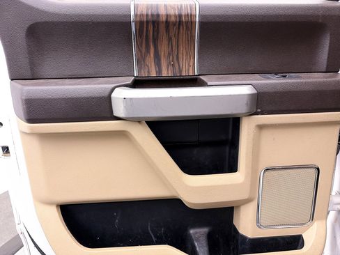 Used 2020 Ford F150 Lariat image 34