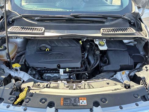 Used 2018 Ford Escape SE w/ Ford Safe & Smart Package image 17