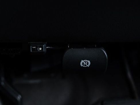 Used 2004 Chevrolet Avalanche 2WD image 61