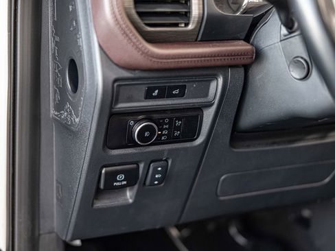 Used 2024 Ford Expedition Limited image 21