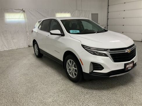 Used 2023 Chevrolet Equinox LT w/ LPO, Floor Liner Package image 4