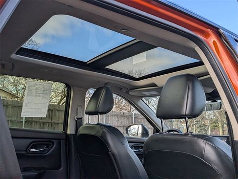 Used 2023 Nissan Rogue SL image 21