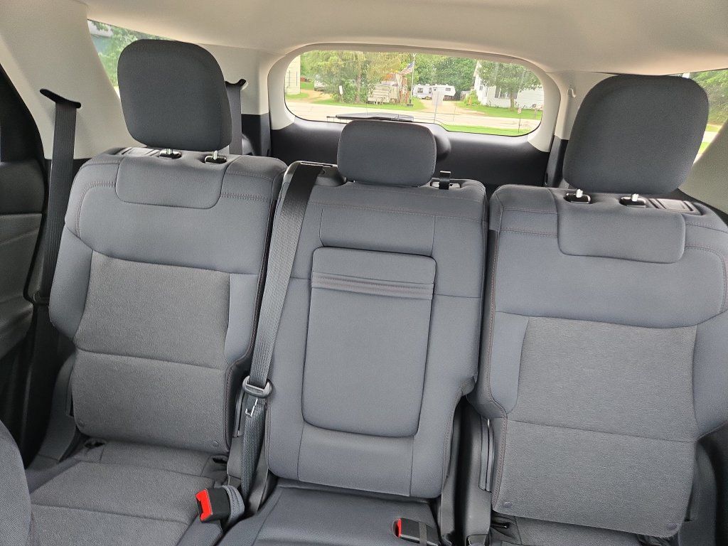 Used 2025 Ford Explorer Active AWD/4WD image 18