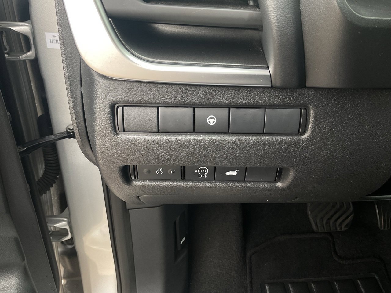 Used 2025 Nissan Rogue SV FWD image 19