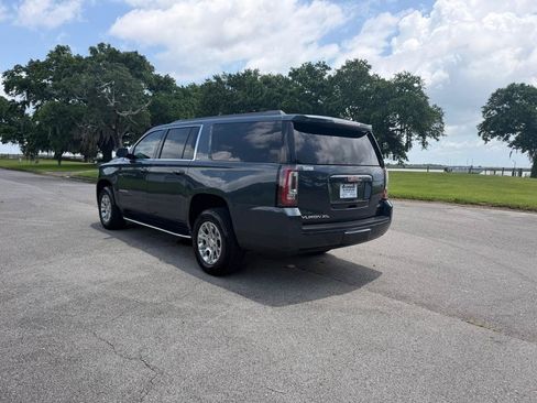 Used 2019 GMC Yukon XL SLT w/ Open Road Package RWD image 3