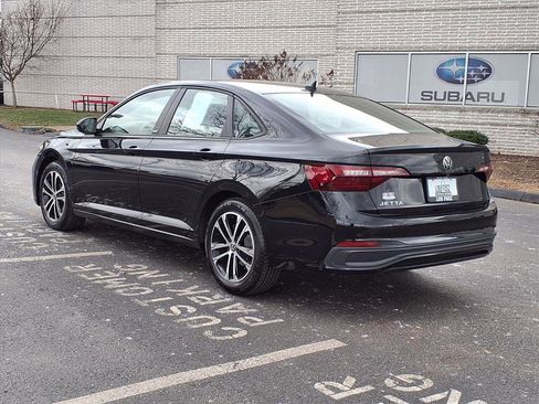 Used 2023 Volkswagen Jetta Sport image 4