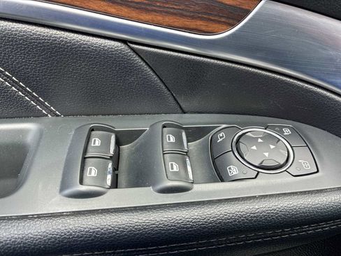 Used 2018 Ford Explorer Limited w/ Ford Safe & Smart Package FWD image 15