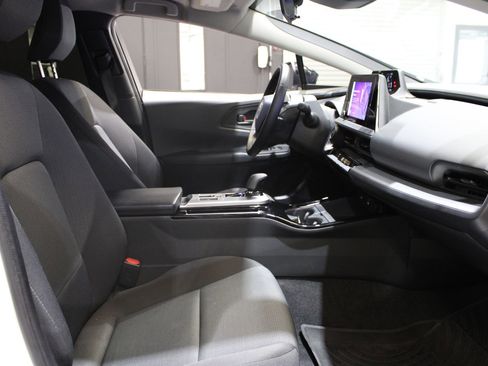 Used 2024 Toyota Prius LE FWD image 16