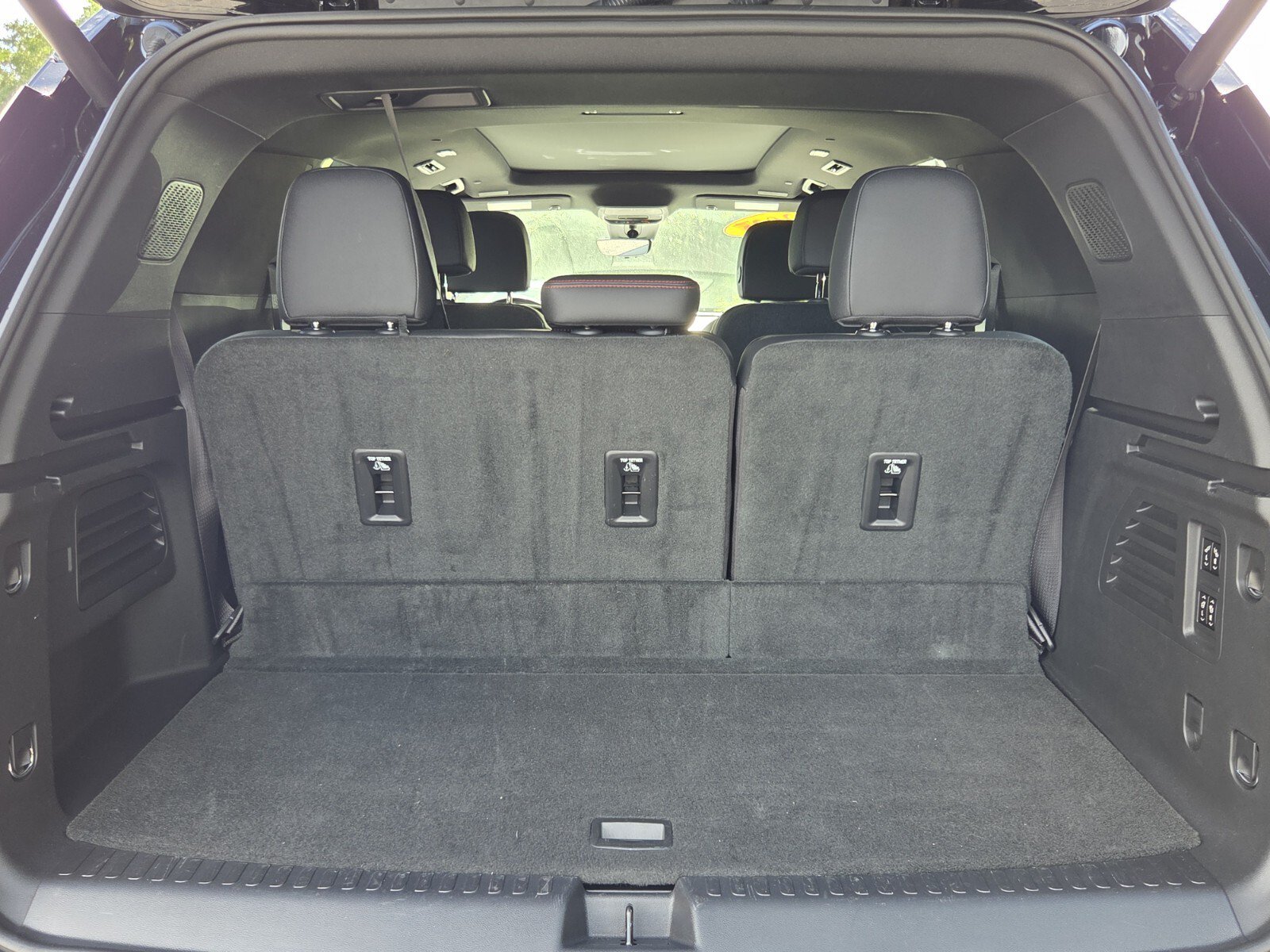 Used 2026 Chevrolet Traverse RS FWD image 14