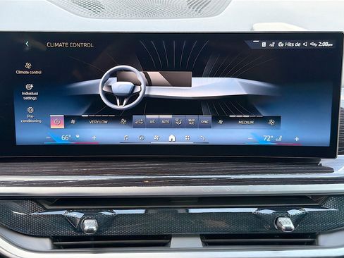 New 2026 BMW X6 xDrive40i w/ Executive Package image 34