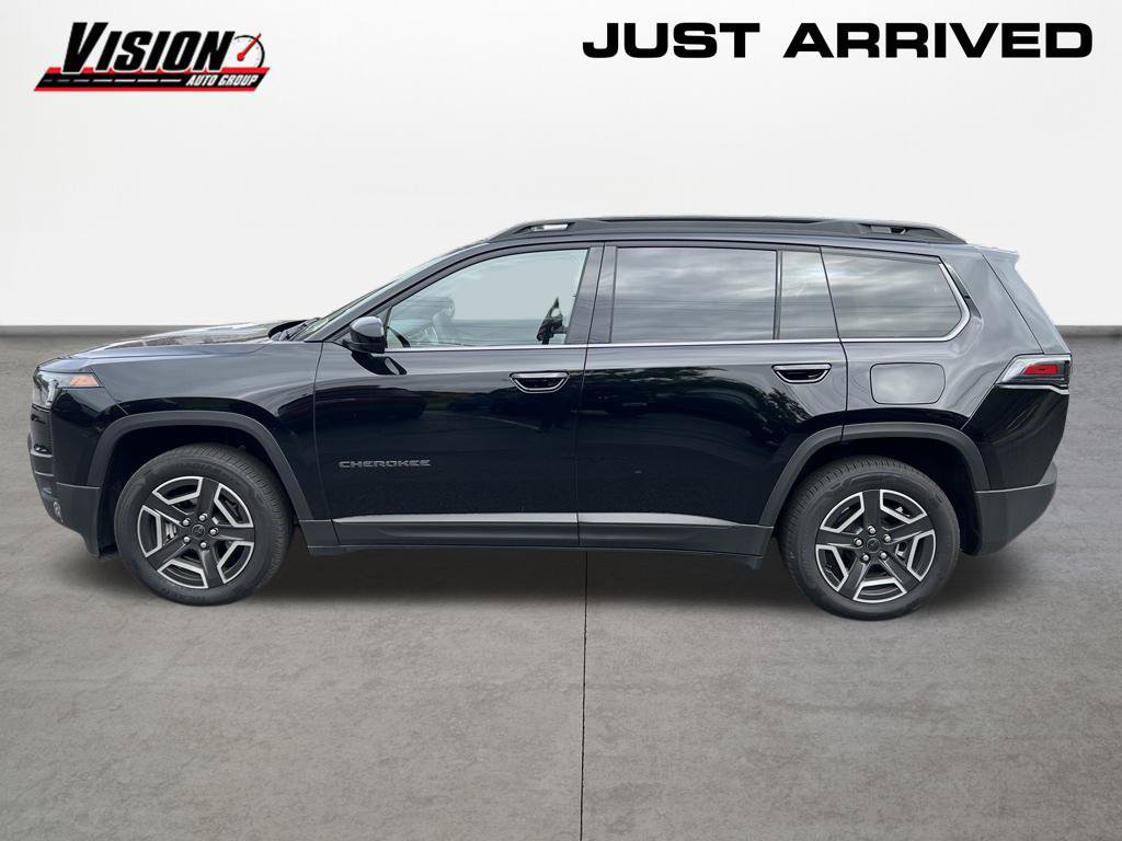 Used 2026 Jeep Cherokee Laredo AWD/4WD image 2