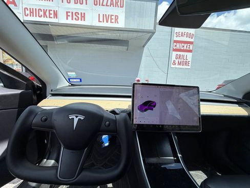 Used 2019 Tesla Model 3 Standard Range Plus RWD image 5
