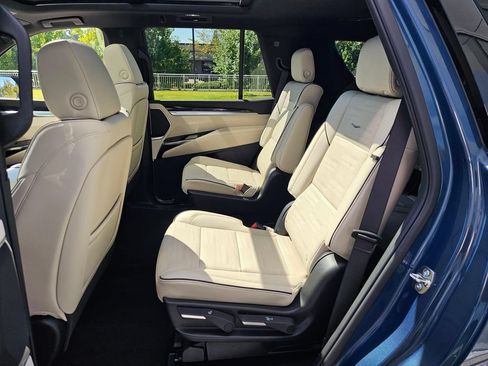 New 2026 Cadillac Escalade Sport w/ LPO, ONYX Package AWD/4WD image 17