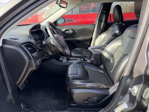 Used 2020 Jeep Cherokee Trailhawk w/ Cold Weather Group image 10