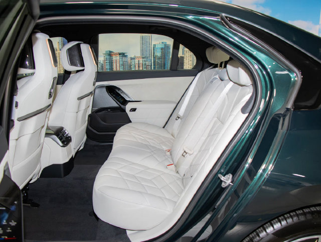 Used 2027 BMW i7 xDrive50 w/ M Sport Package AWD/4WD image 19
