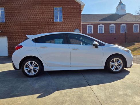 Used 2017 Chevrolet Cruze LT w/ Convenience Package image 4
