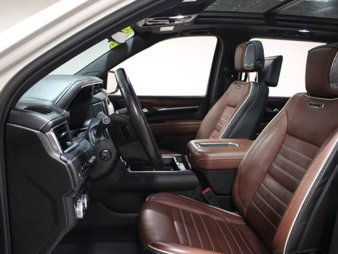 Used 2023 GMC Yukon XL Denali Ultimate w/ LPO, Floor Liner Package image 20