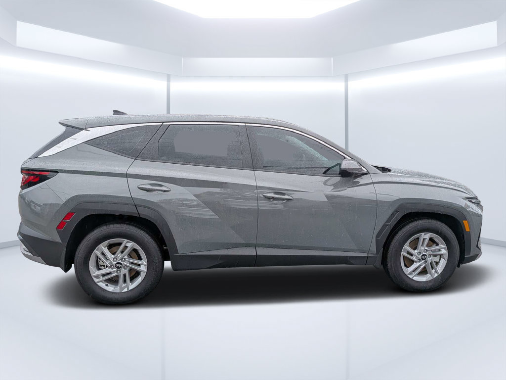 Used 2026 Hyundai Tucson SE FWD image 2