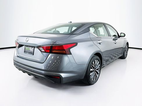 Used 2025 Nissan Altima 2.5 SV FWD image 9
