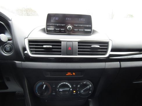 Used 2014 MAZDA MAZDA3 i Sport image 27