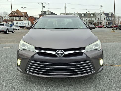 Used 2015 Toyota Camry XLE image 2