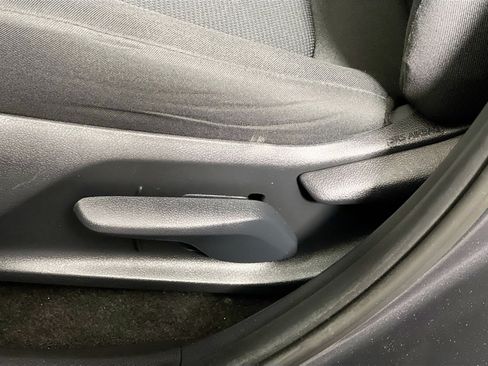 Used 2019 Toyota RAV4 LE image 15