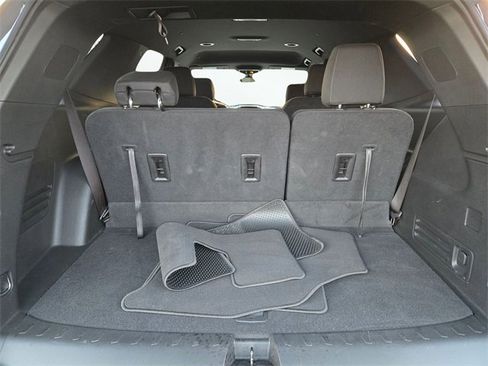 Used 2023 Chevrolet Traverse LT image 9