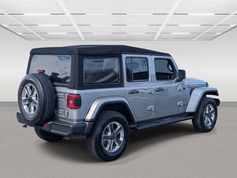 Used 2018 Jeep Wrangler Unlimited Sahara image 7