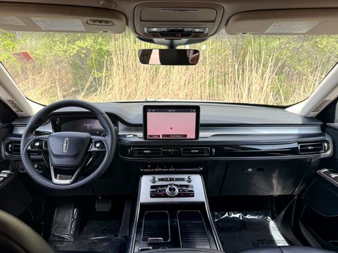 Used 2022 Lincoln Aviator AWD w/ Premium Package image 23