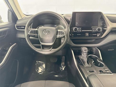 Certified 2023 Toyota Highlander L FWD image 28