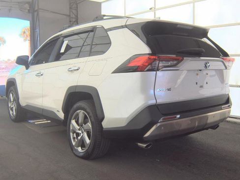 Used 2021 Toyota RAV4 XLE Premium image 3