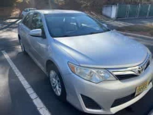 Used 2013 Toyota Camry LE image 12