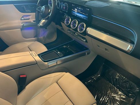 Certified 2025 Mercedes-Benz GLB 250 4MATIC image 19