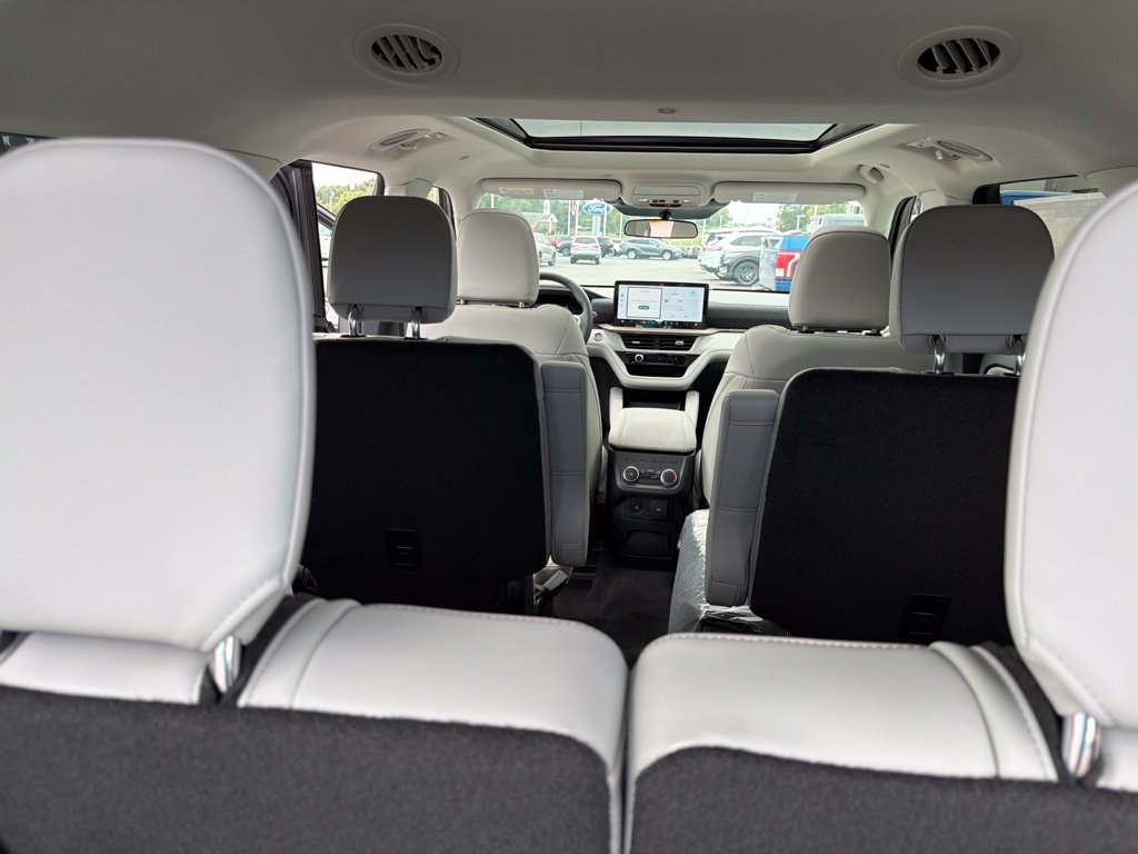 New 2026 Ford Explorer Active w/ Active Comfort Package AWD/4WD image 13