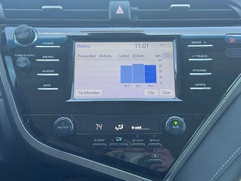 Used 2019 Toyota Camry SE FWD image 18