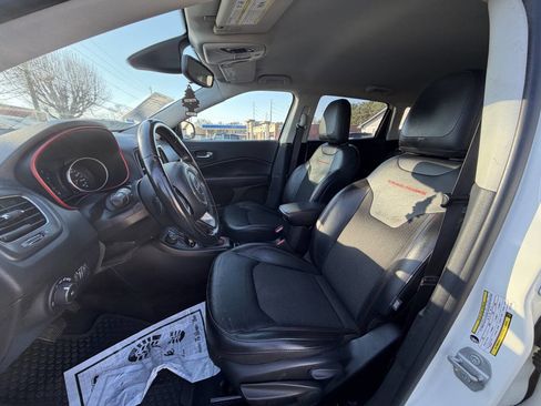 Used 2020 Jeep Compass Trailhawk AWD/4WD image 12