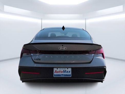 Used 2025 Hyundai Elantra Sport FWD image 4
