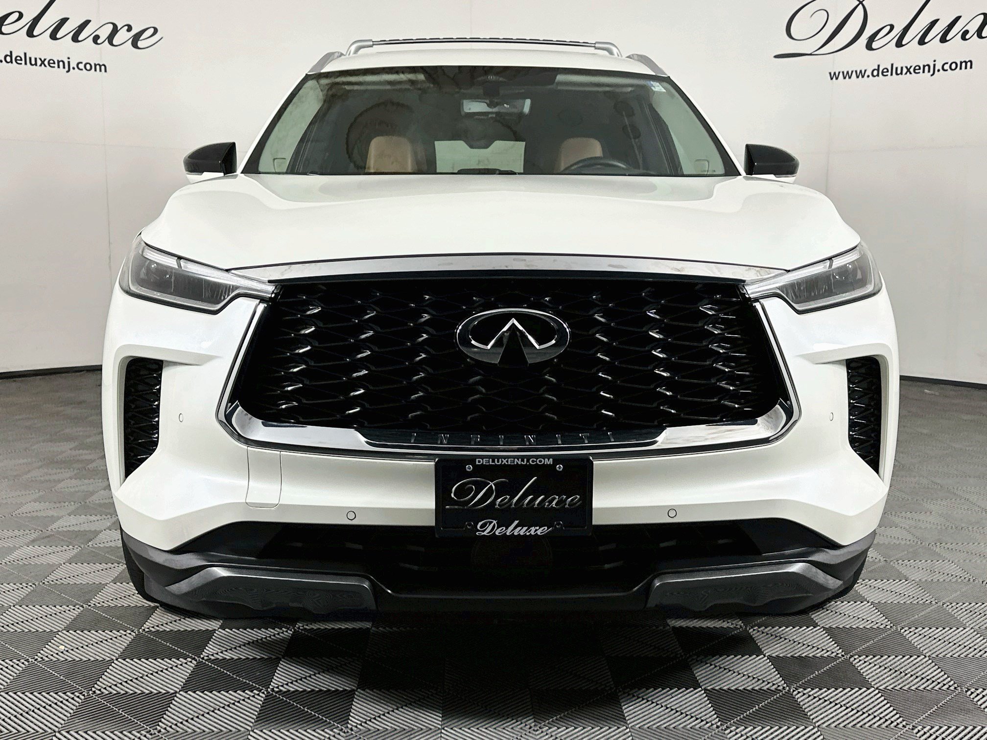 Used 2025 INFINITI QX60 Sensory w/ Vision Package AWD/4WD image 2