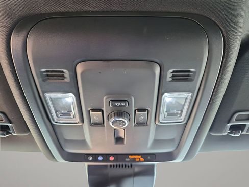 Used 2025 GMC Yukon XL Denali image 42