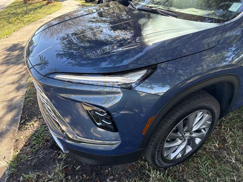 Used 2025 Buick Enclave Preferred image 10