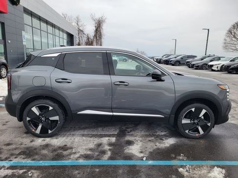 New 2026 Nissan Kicks SR w/ Cold Weather Package image 3