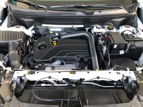 Used 2024 GMC Terrain SLE image 3