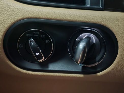 Certified 2025 Porsche Macan AWD/4WD image 38