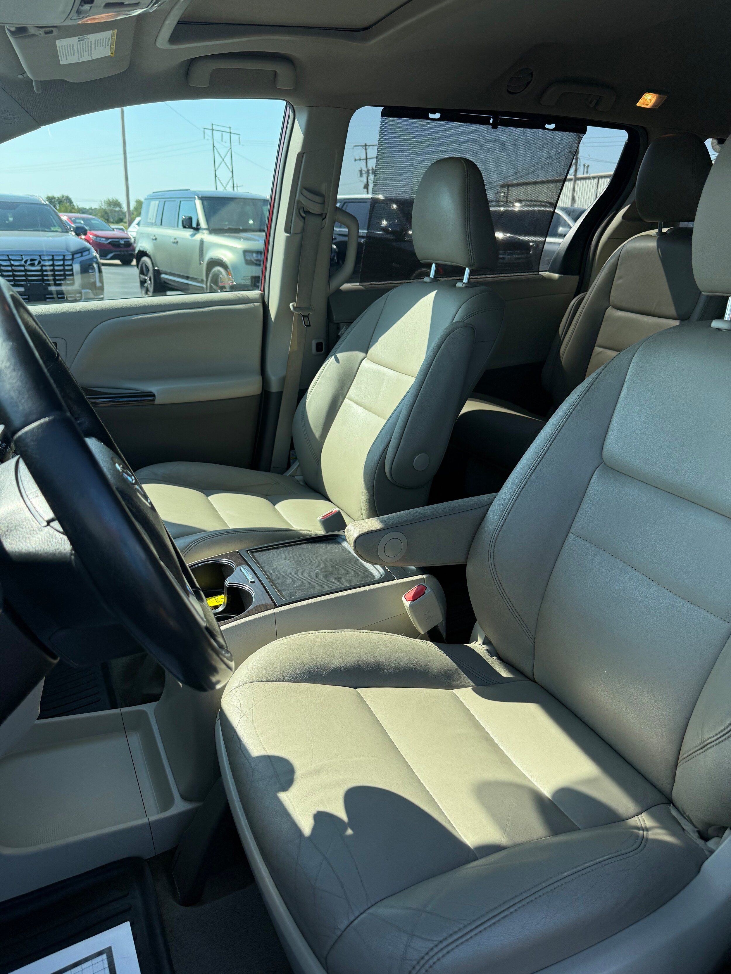 Used 2019 Toyota Sienna XLE FWD image 13