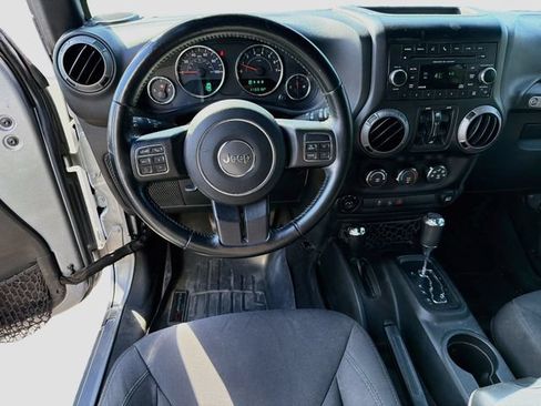 Used 2017 Jeep Wrangler Unlimited Sport w/ Quick Order Package 24S AWD/4WD image 16
