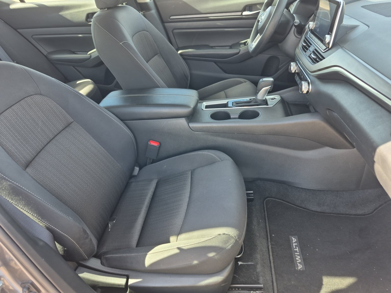 Used 2025 Nissan Altima 2.5 SV FWD image 23